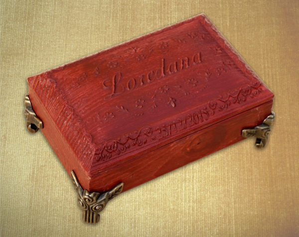 Rectangular jewelry box with feet and personalized writing