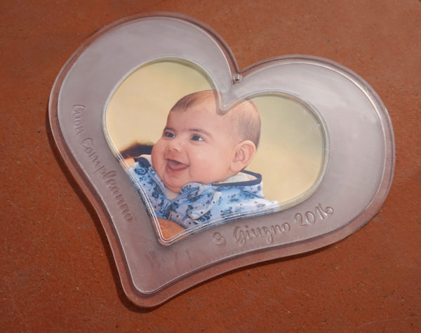 Personalized heart photo holder in plexiglass