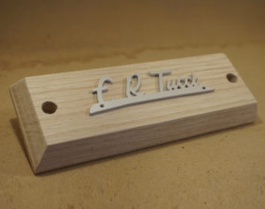 personalized aluminum writing on wooden base