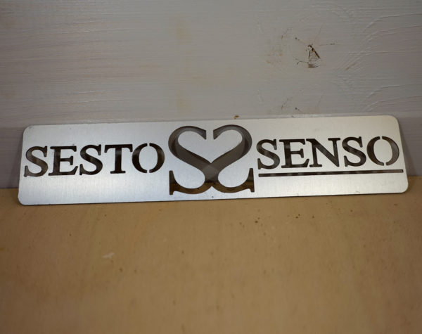 Stencil scritta bucata in alluminio personalizzata