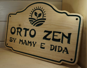 placa de castaño tallada con símbolo personalizado