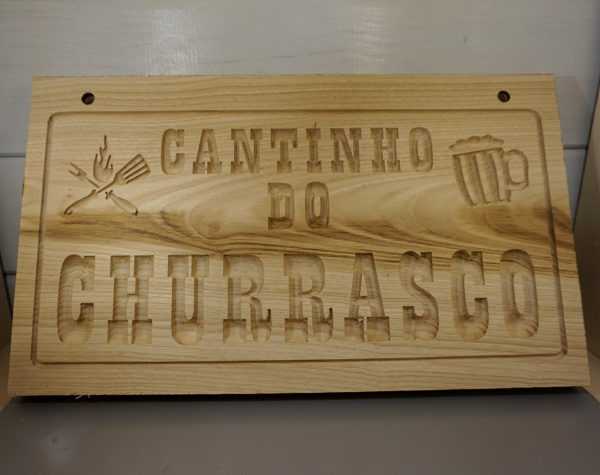 Targa personalizzata in legno di castagno scavata