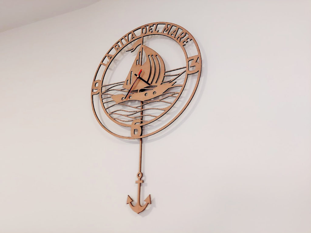 personalized pendulum clock