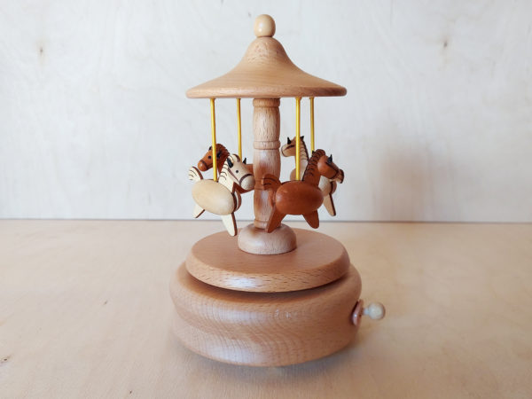 Giostrina carillon in legno cavalli personalizzata