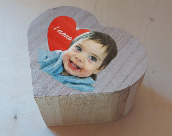 Caixa de madeira coração personalizada