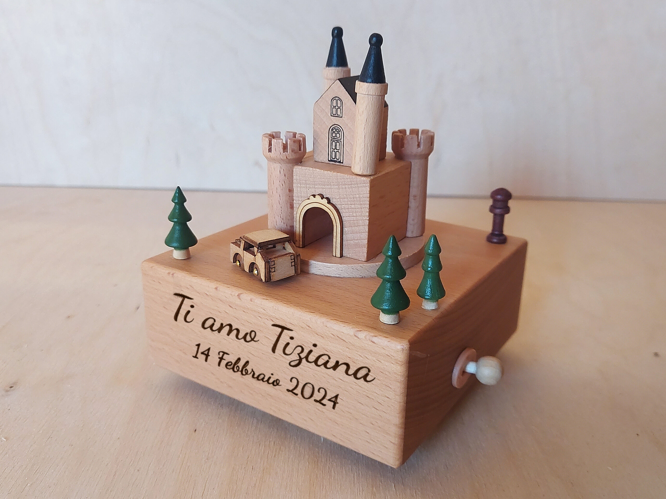 Caja de música de castillo de madera personalizada