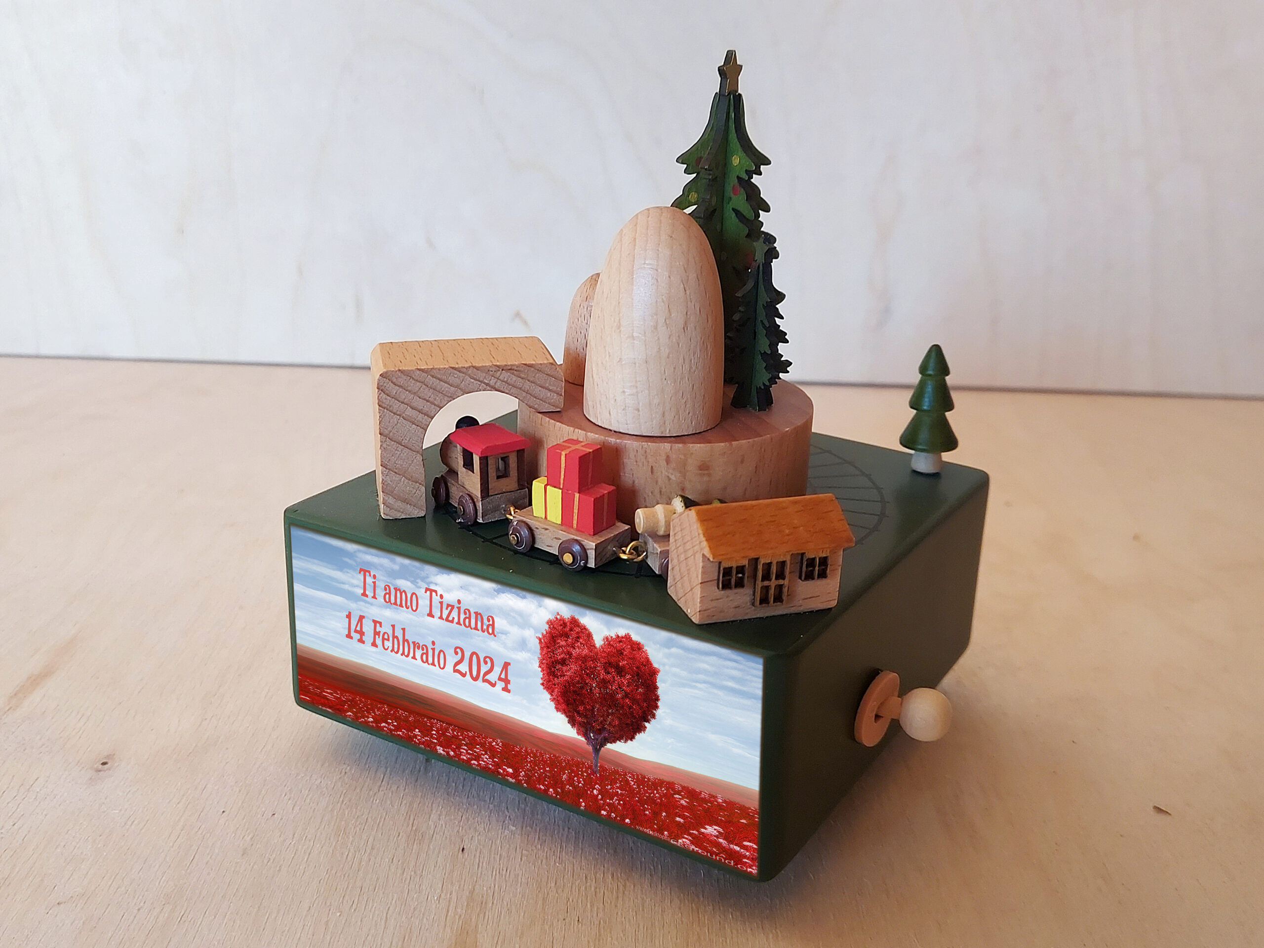 Carillon trenino natalizio in legno personalizzato