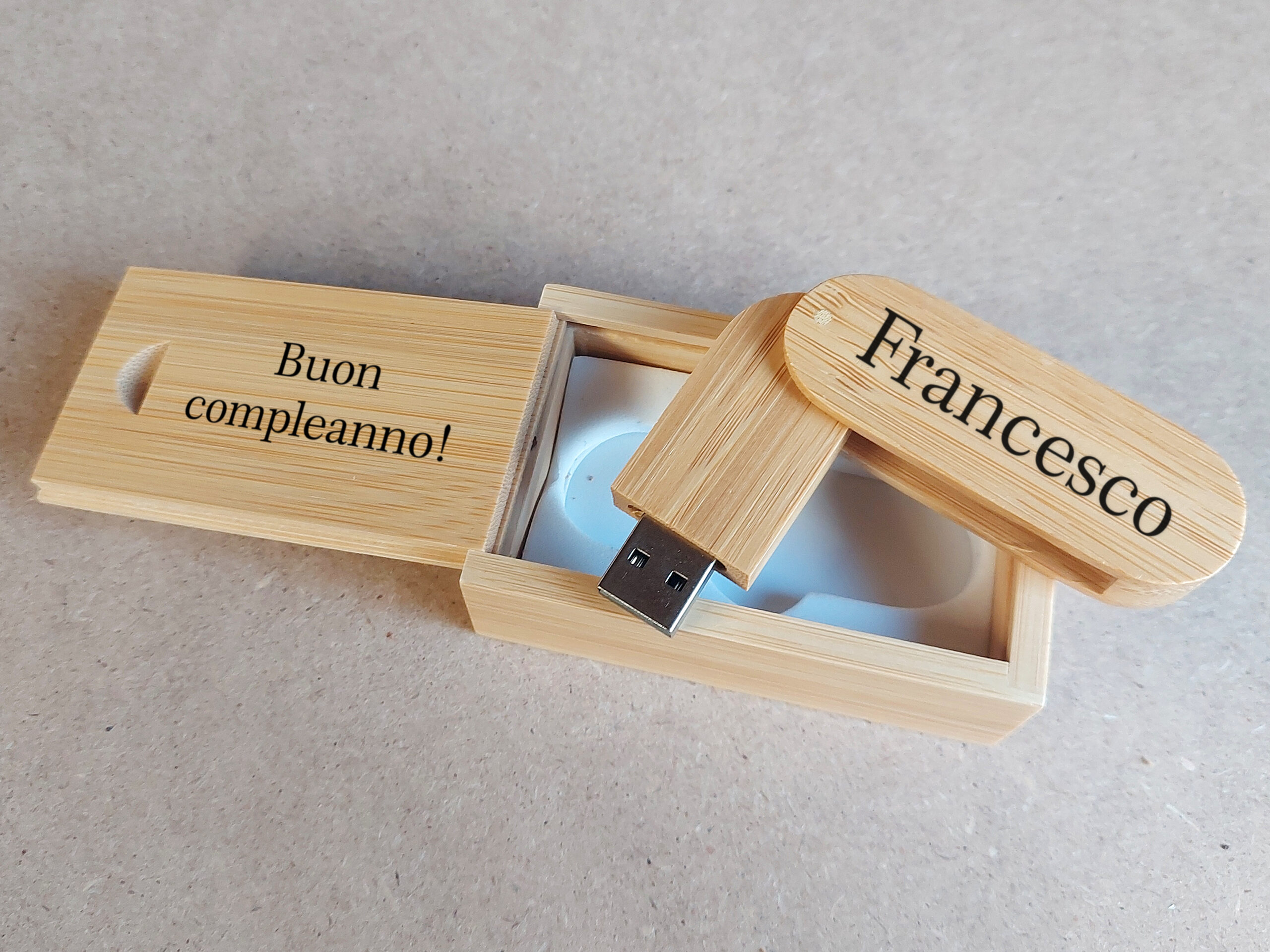 Personalized USB key with bamboo case
