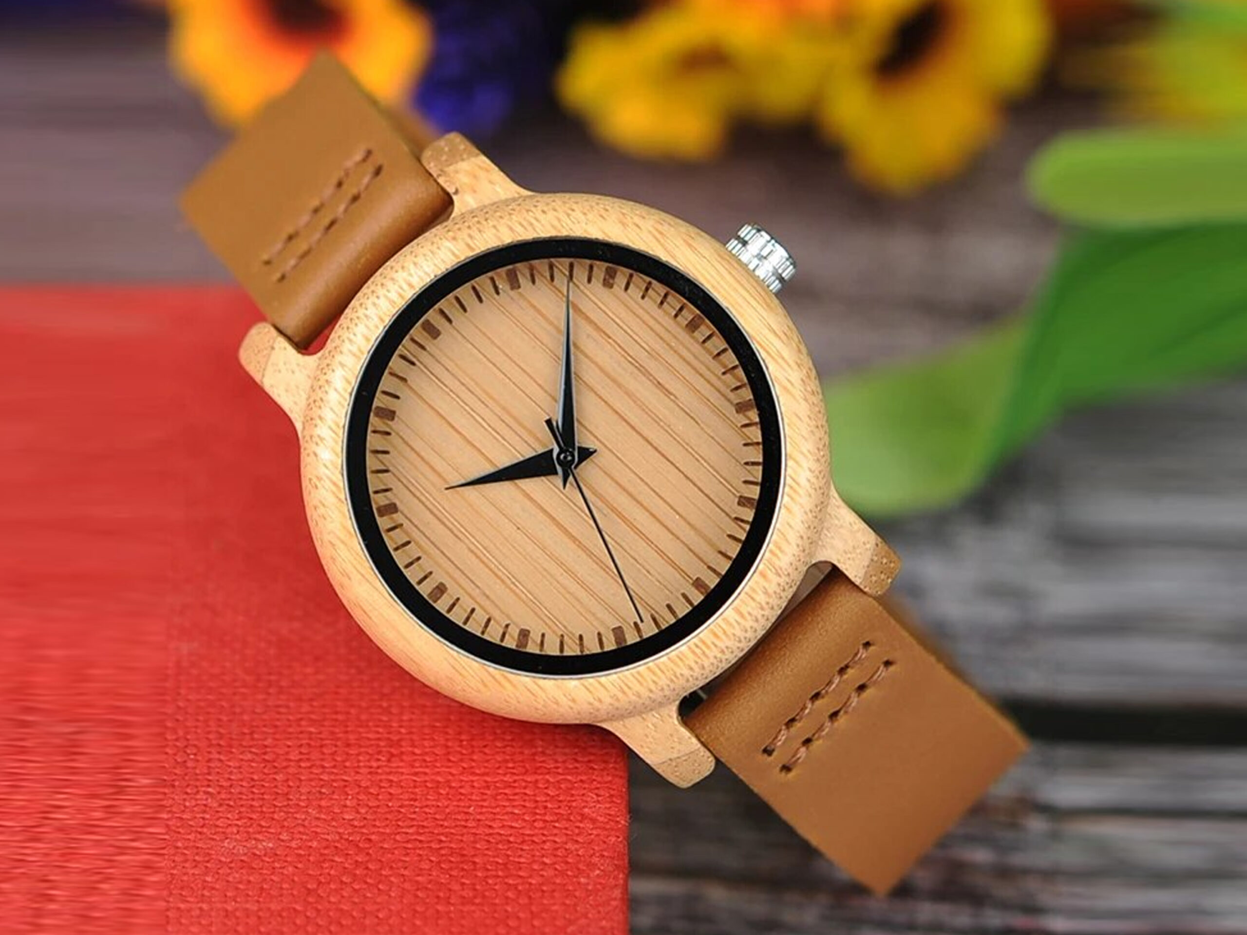 Reloj personalizado de madera de bambú para mujer.