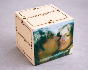 Cubo de madeira personalizado