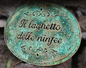 Targa personalizzata in rame composito effetto anticato – intaglio e stampa