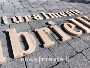 lettere in castagno massello naturale