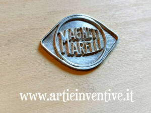 Ricostruzione in alluminio di badge Magneti marelli vintage 3x2cm