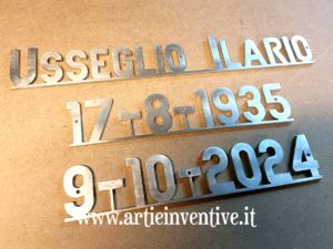 Scritta personalizzata per lapide in alluminio grezzo 4 mm con fori