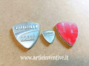 Scudetto ducati corse in 3d con biadesivo 3M VHB